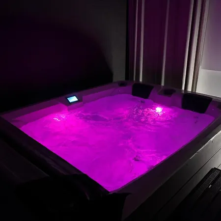 Le Loft Avec Jacuzzi Privatif - Domaine Aux Charmes D'ethan * Hannut